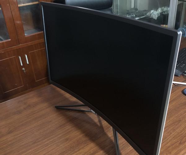 PHILIPS CONG 32"  IPS , FHD, 144HZ        