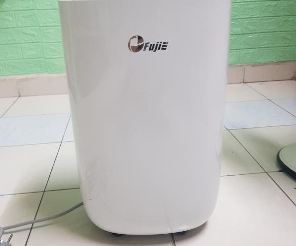 M&aacute;y h&uacute;t ẩm lọc kh&ocirc;ng kh&iacute; FujiE HM-912EC-N  